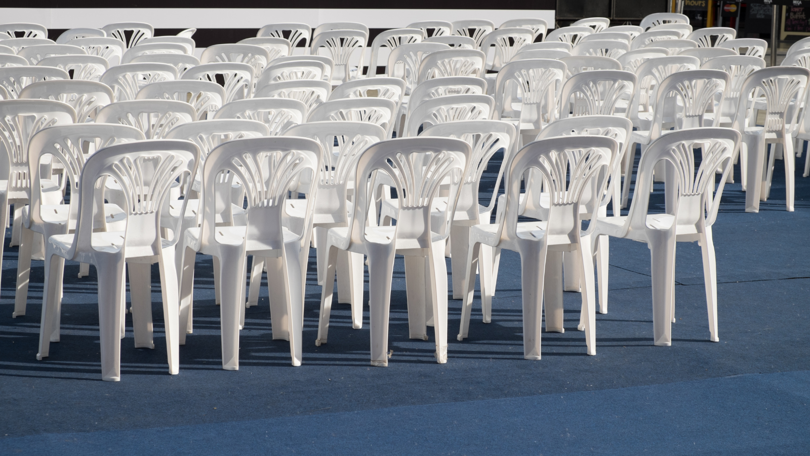cadeiras-de-plastico-no-atacado-seguranca-eventos